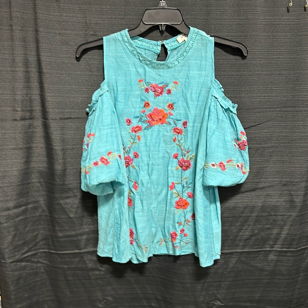 Umgee Floral Rose Embroidered Cold Shoulder Top / Size‎ S / Box 22-12